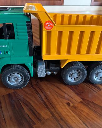 Camion Bruder