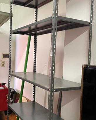 Scaffale metallico