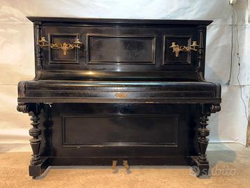 Pianoforte R. Weissbrod (Eisenberg)-con candelabri