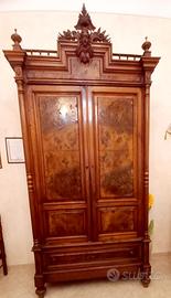 Armadio antico fino 800 con ante in radica di noce