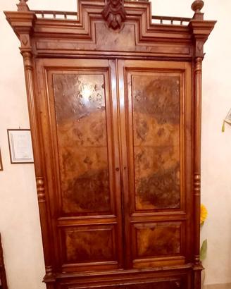 Armadio antico fino 800 con ante in radica di noce