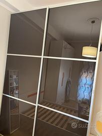 Armadio con ante scorrevoli