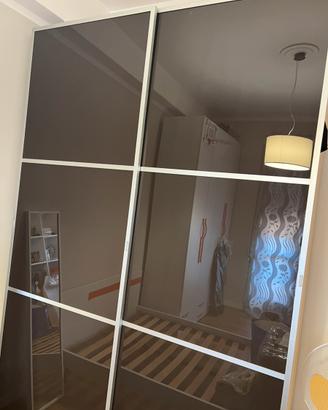 Armadio con ante scorrevoli