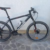Mountain bike btwin rockrider 520
