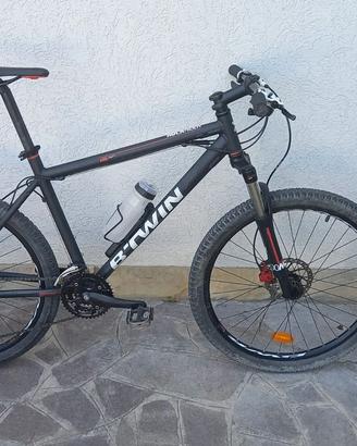 Mountain bike btwin rockrider 520