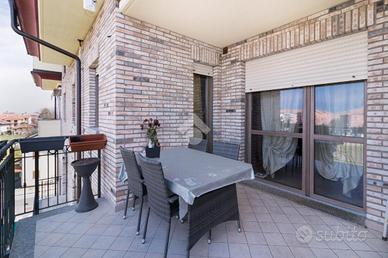 4 LOCALI A CASELLE TORINESE