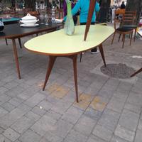 tavolo ovale design anni 50