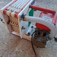 Pompa con filtro vino