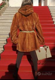 pelliccia di visone con il cappuccio 