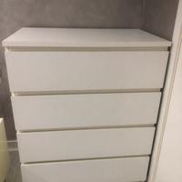 Cassettiera con quattro cassetti