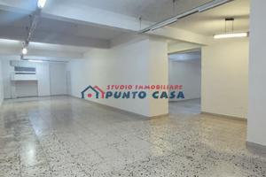 VIA SICILIA - Locale 750mq ca di cui 200mq comm.li