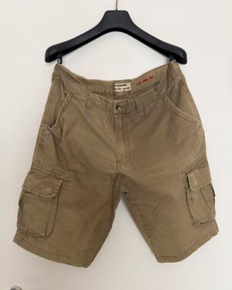 Pantaloni corti con tasche laterali