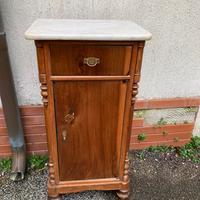 Comodino con piano in marmo