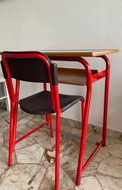 Banco scuola con sedia vintage.