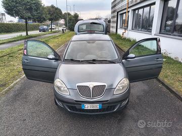 lancia Ypsilon benzina ok neopatentati 