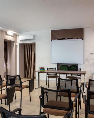 Lavagna interattiva multimediale e proiettore 83"