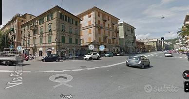 Immobile di 700 m² con 2 locali a Genova