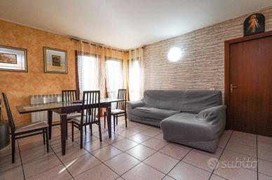 LUMINOSO TRILOCALE CON DOPPIA ESPOSIZIONE A TERNO