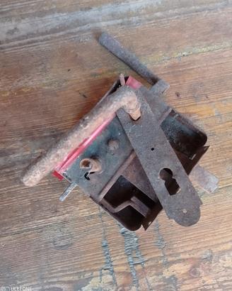 Tris vintage da collezione.