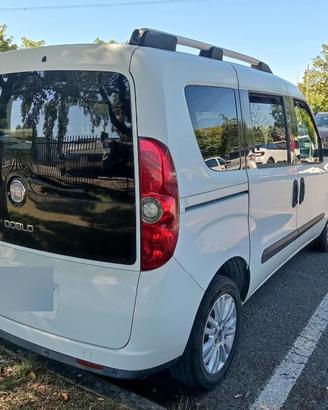 Fiat Doblo emotion 105 cv. Gancio traino