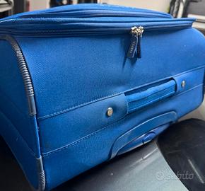 Valigia trolley Carpisa blu con decorazioni