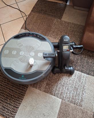 pedana vibrante +attrezzo per pedalata da seduto