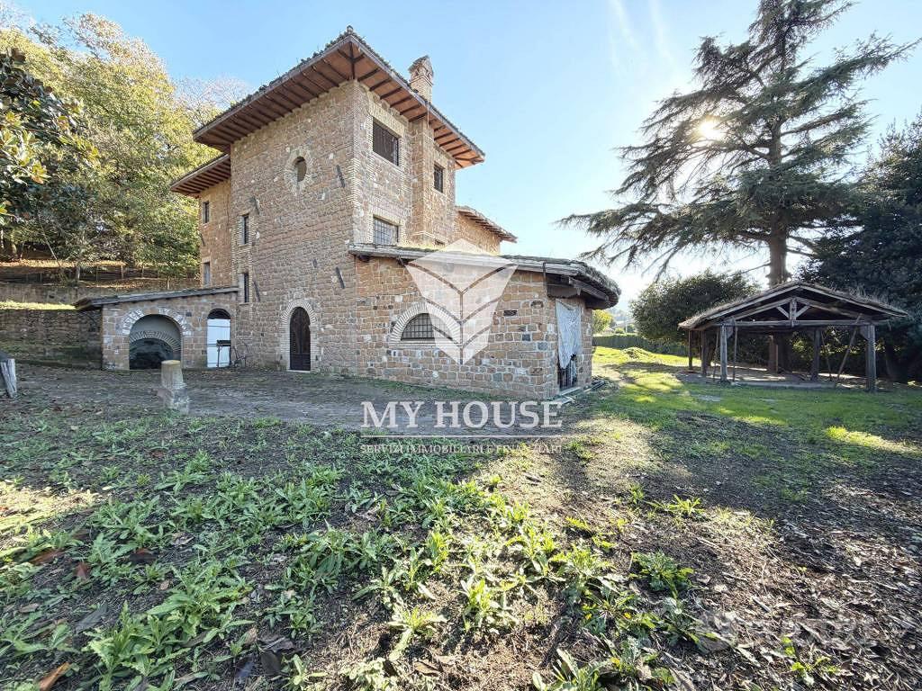 Rustico / Casale di 463 m² con più di 5 locali e b - Vista 2