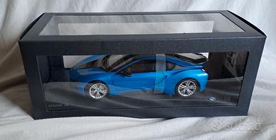 BMW i8 Paragon 1:18 diecast come nuovo