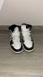 Jordan 1 mid