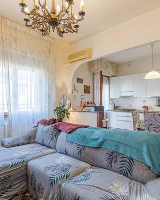 Appartamento di 256 m² con più di 5 locali e box a