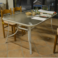 Tavolo da esterno in vetro