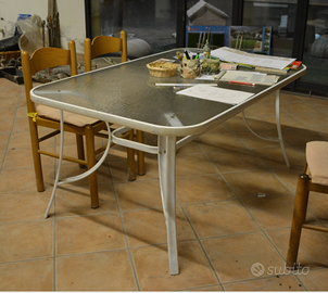 Tavolo da esterno in vetro