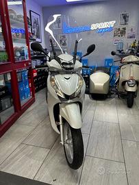 Honda SH 300 i tagliandato gommato garanzia 1 anno