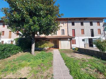 CASA DI TESTA SPAZIOSA E PRONTA DA VIVERE, CON ...