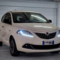 Lancia Ypsilon  Hybrid  PLATINO Y  ( top di gamma)
