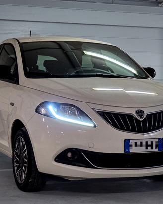 Lancia Ypsilon  Hybrid  PLATINO Y  ( top di gamma)