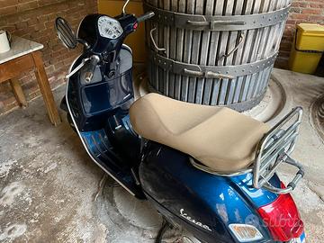vespa GTS 300