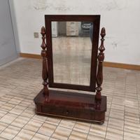 Elegante specchiera vintage da comò