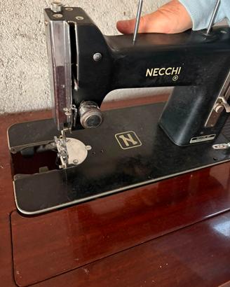 Macchina da cucire Necchi