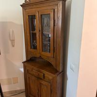 Angoliera a vetrina in stile ottocentesco