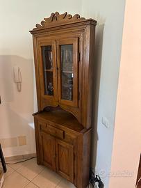 Angoliera a vetrina in stile ottocentesco
