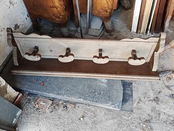 porta abiti in legno