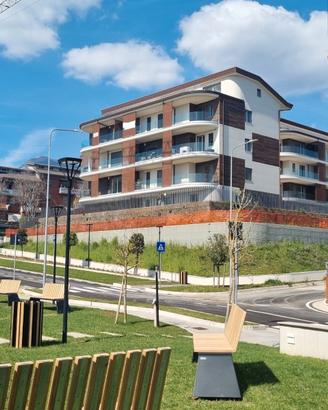 In Parco. 4 vani e 2 wc, con garage e giardino