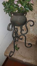 Portavasi in ferro battuto + vaso con fiori finta