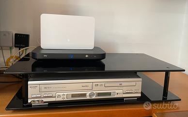 Supporto in vetro temperato nero.