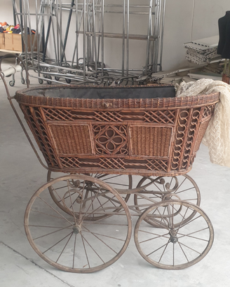 Culla da passeggio primi 1900