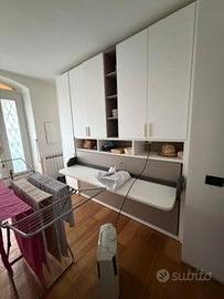 Parete attrezzata su misura con letto a scomparsa