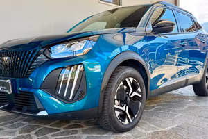 Peugeot 2008 2008 1.2 hybrid Allure 145cv e-dcs6