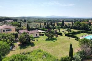 Casale a Cecina