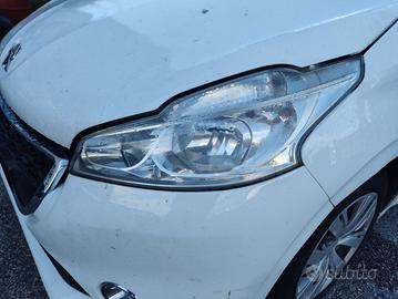 Proiettore sinistro PEUGEOT 208 del 2012